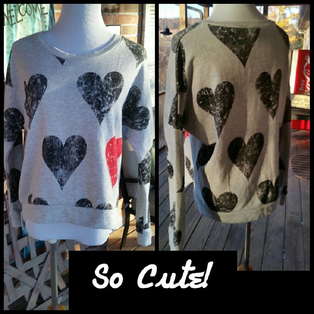 ⛵️4/$20 Hearts Sweatshirt in Medium